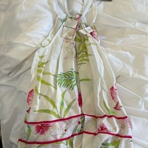 Tommy Bahama med top with tags